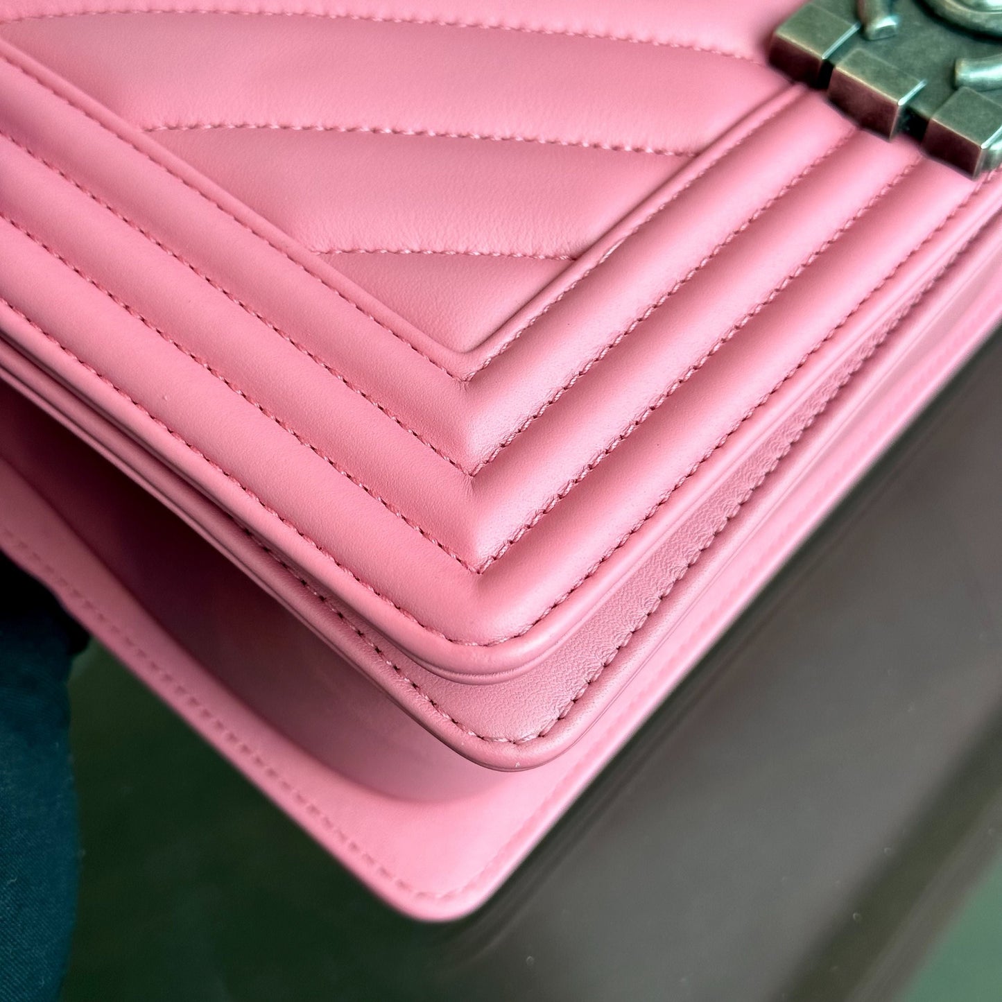 *Like New* Boy Old Medium 25CM Calfskin Chevron Leboy Pink RSHW No 26