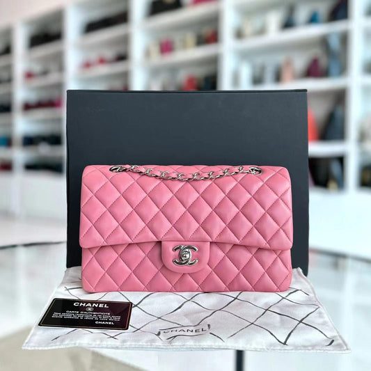 *Like New* Medium 25CM Double Flap Quilted Lambskin Silver Hardware Series 18