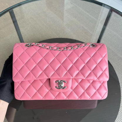 *Like New* Medium 25CM Double Flap Quilted Lambskin Silver Hardware Series 18