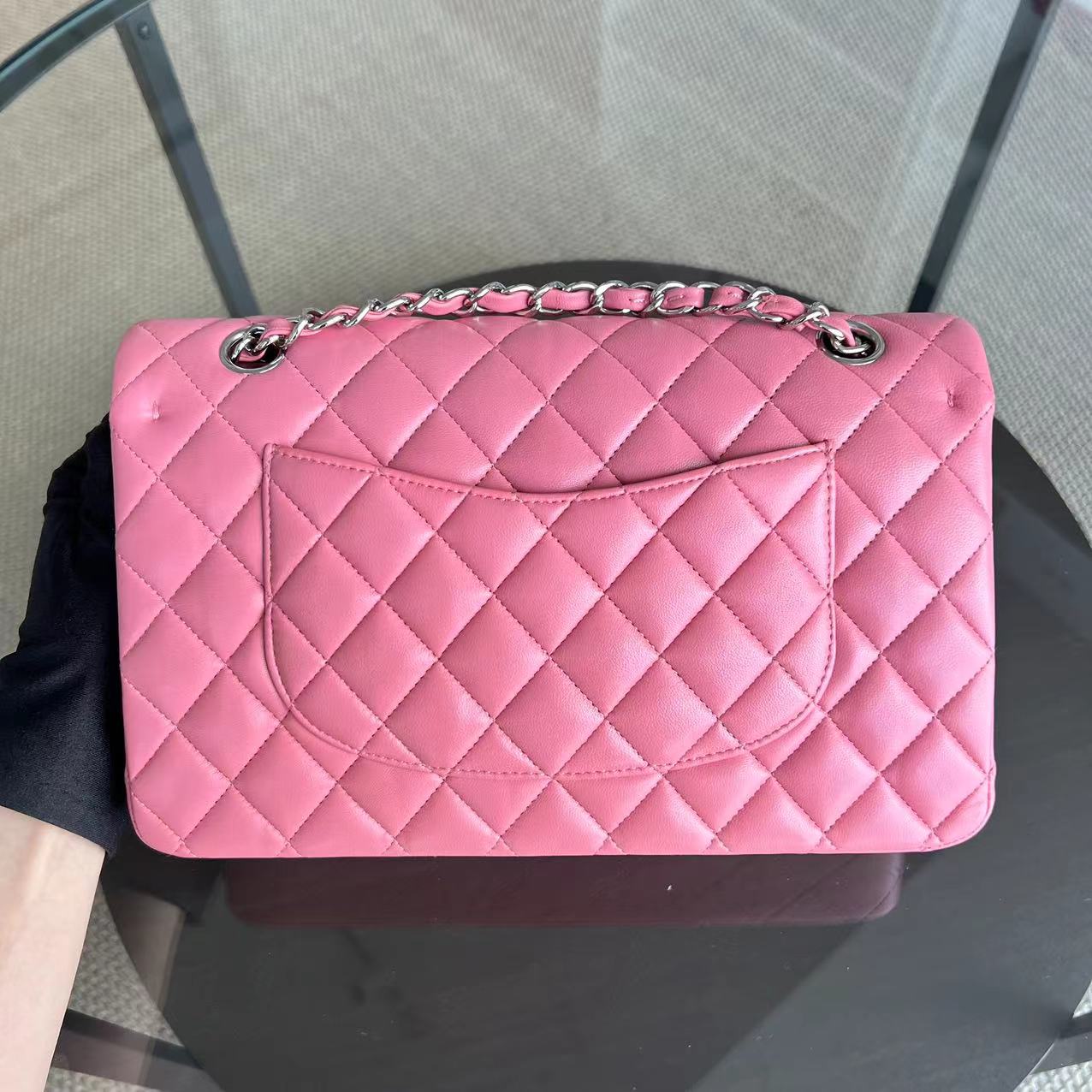 *Like New* Medium 25CM Double Flap Quilted Lambskin Silver Hardware Series 18