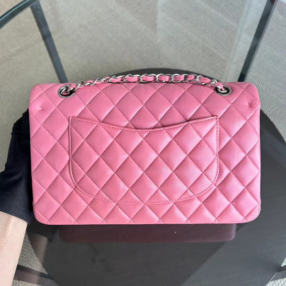 *Like New* Medium 25CM Double Flap Quilted Lambskin Silver Hardware Series 18
