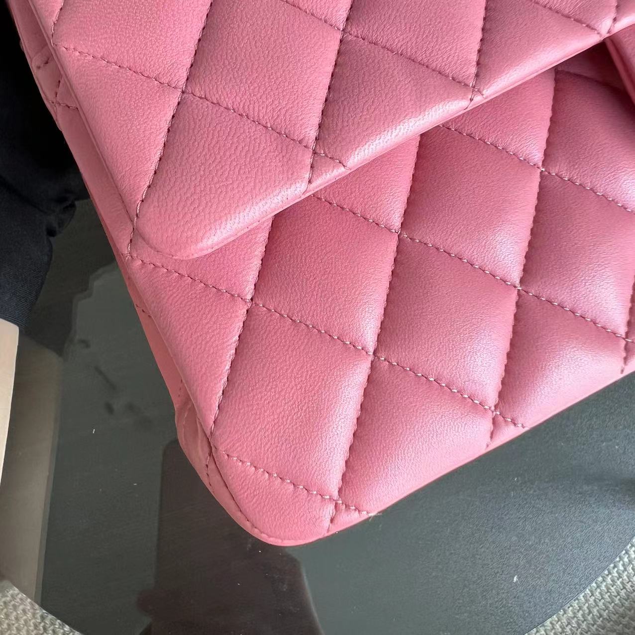 *Like New* Medium 25CM Double Flap Quilted Lambskin Silver Hardware Series 18