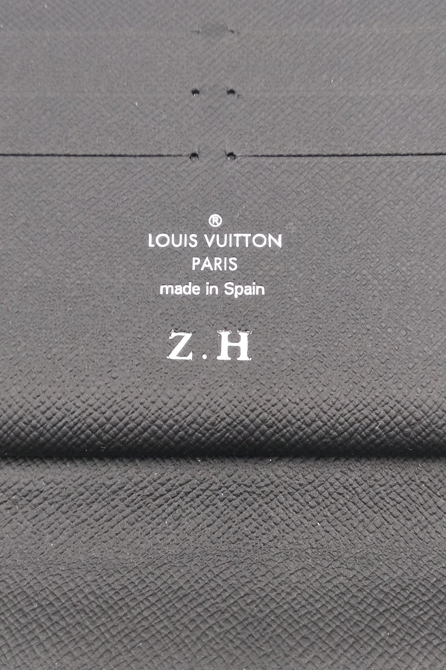 Damier Graphite Zippy Organizer Black