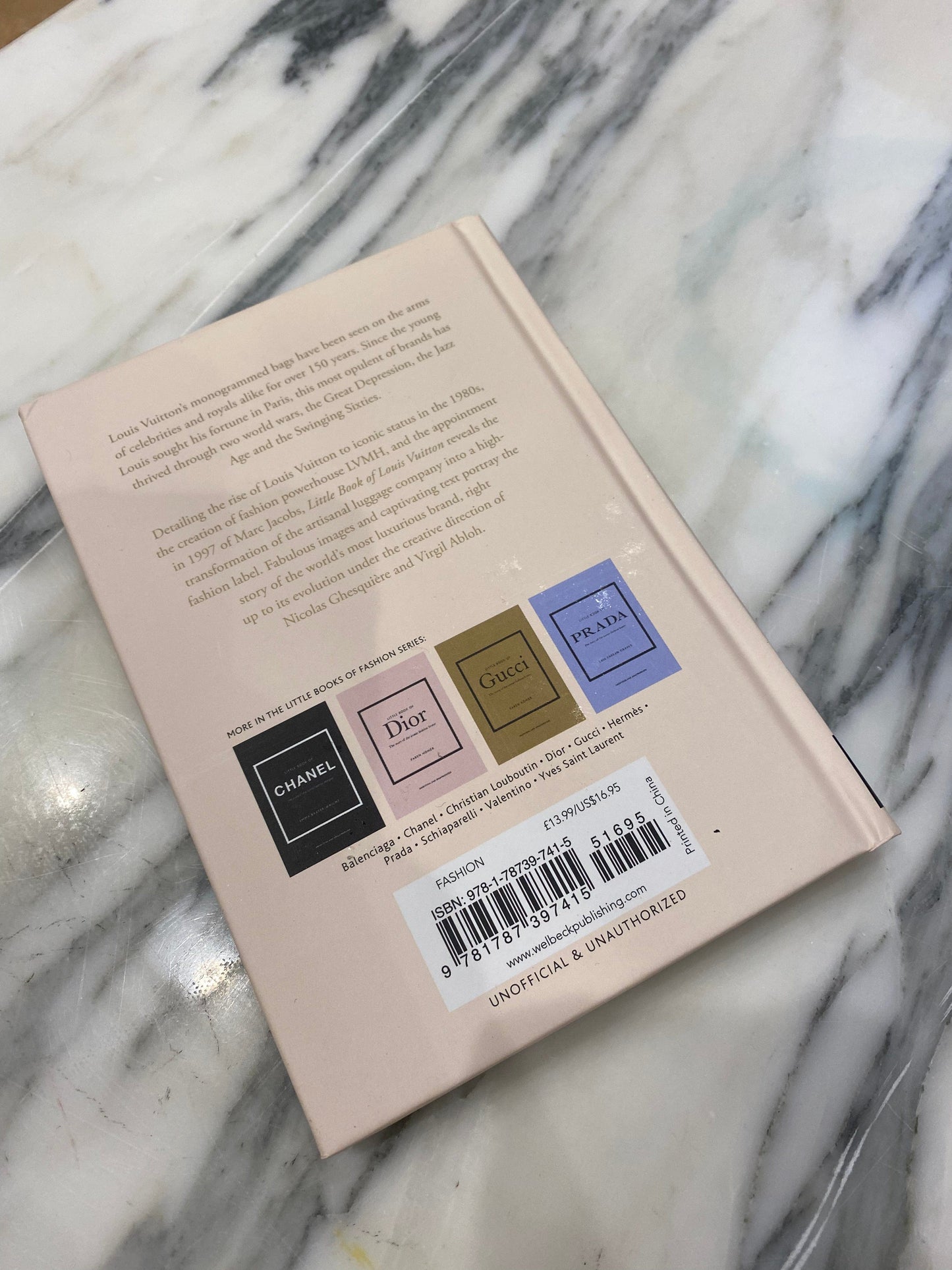Little Book of Louis Vuitton: The Story of the Iconic Fashion House: (Little Book of Fashion)