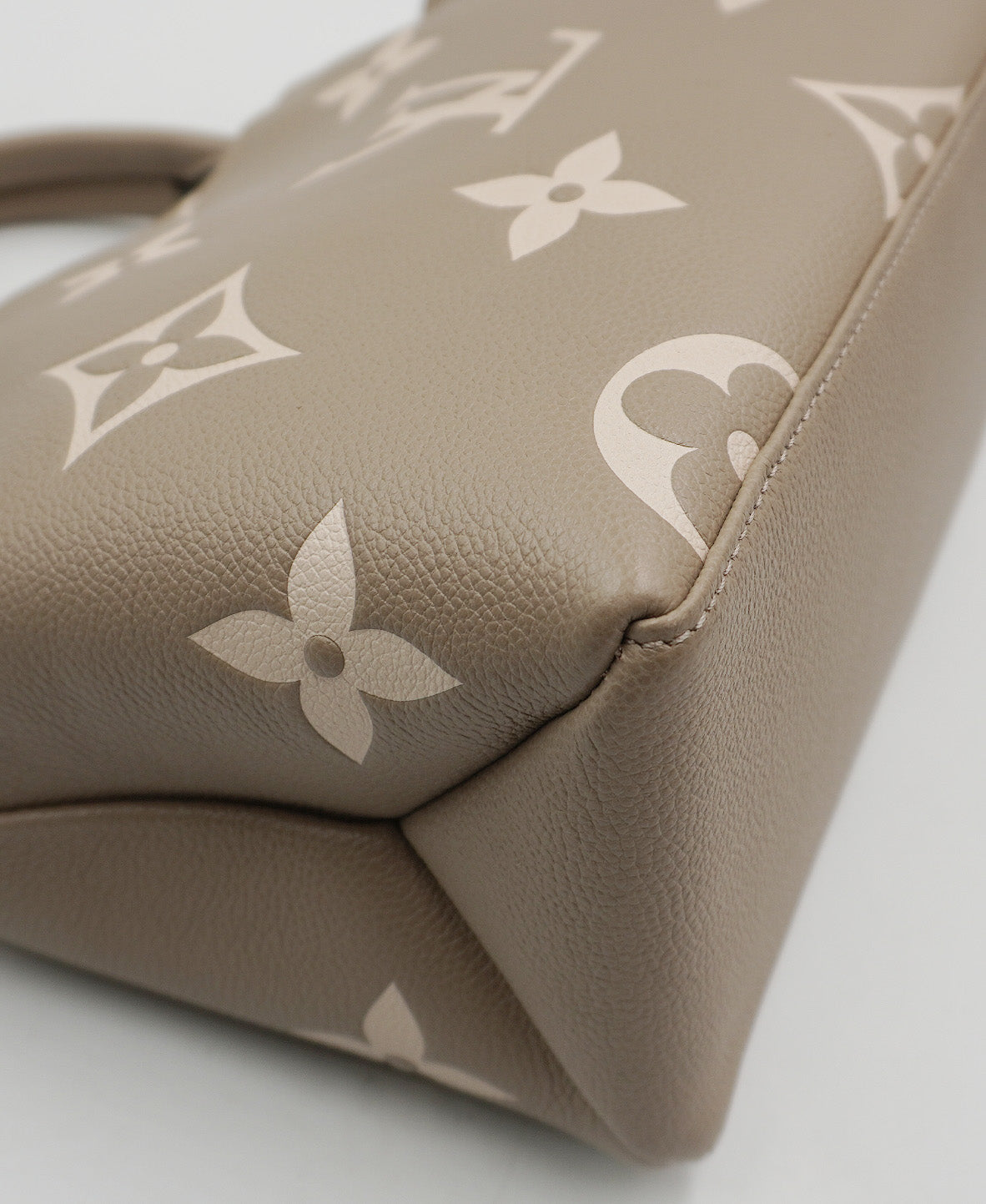 Monogram Giant Empreinte Petit Palais Taupe