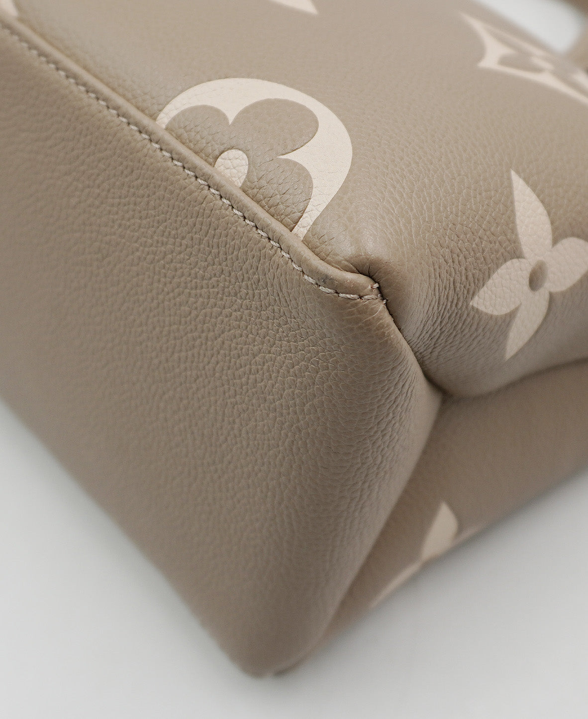 Monogram Giant Empreinte Petit Palais Taupe
