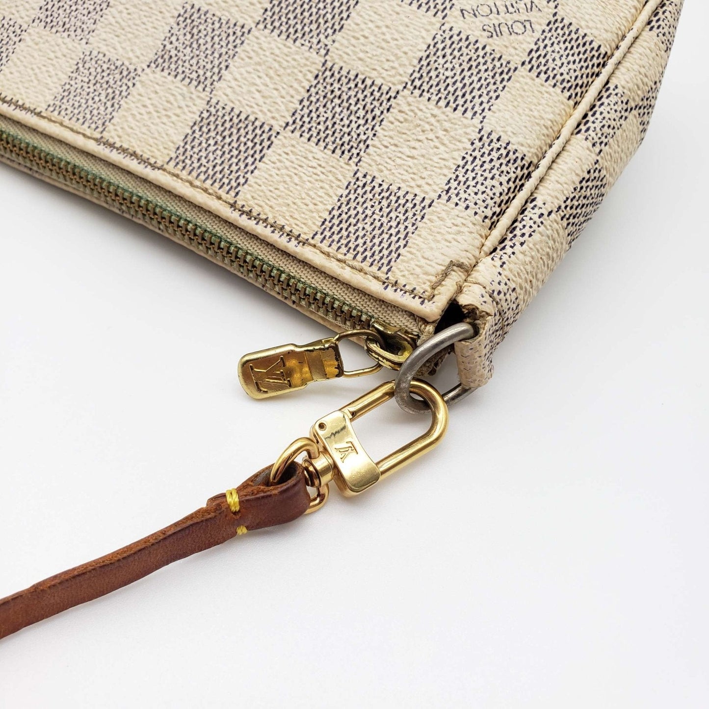 Louis Vuitton Pochette /Wristlet Damier Azur HandBag