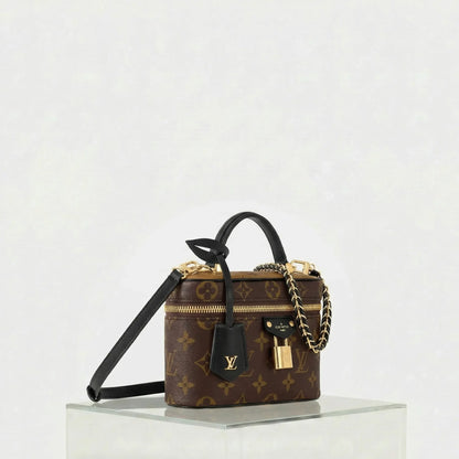 Vanity Chain Pouch Monogram Canvas
