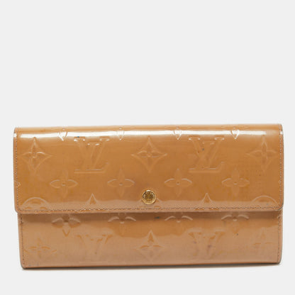 LOUIS VUITTON Noisette Monogram Vernis Sarah Wallet