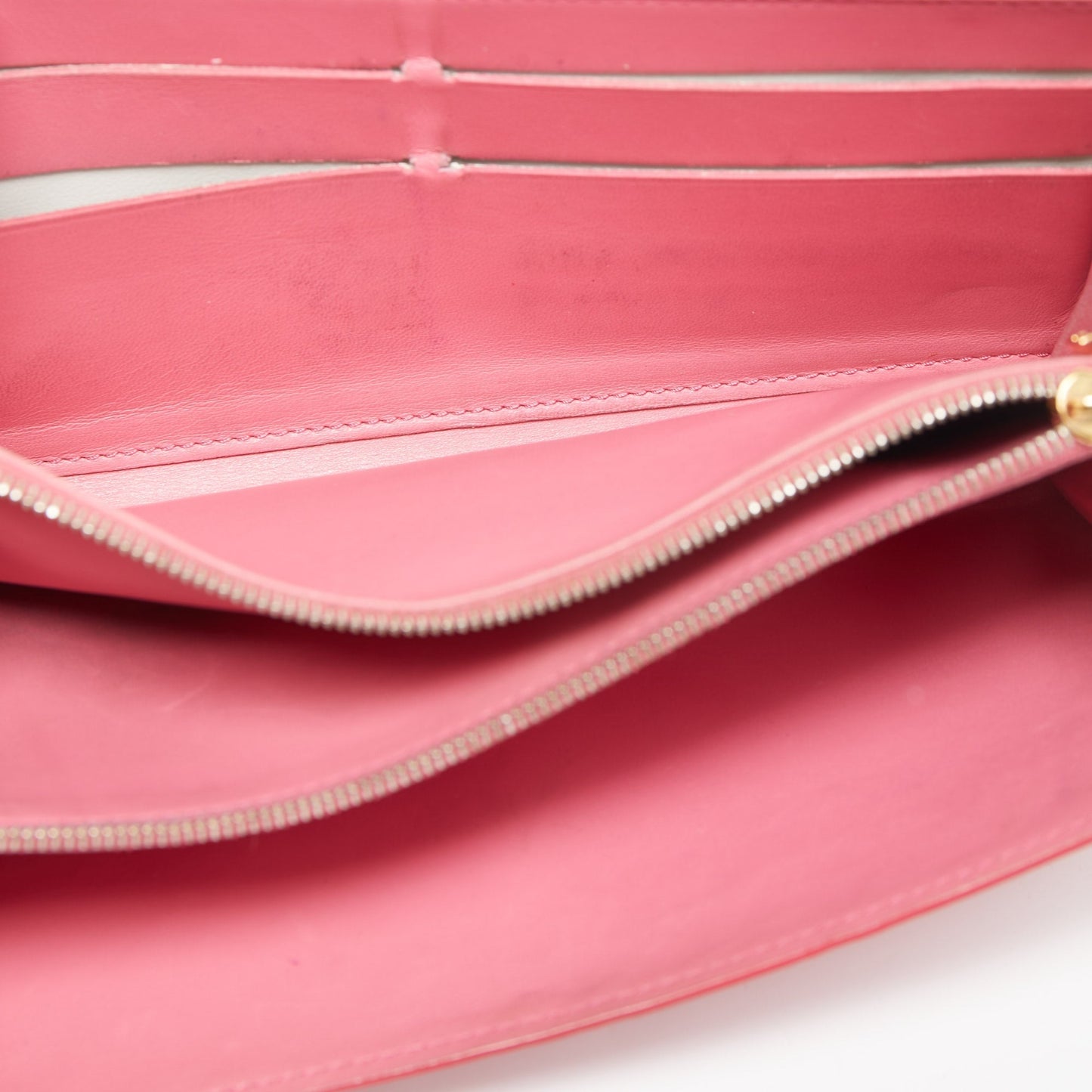LOUIS VUITTON Framboise Monogram Vernis Sarah Wallet