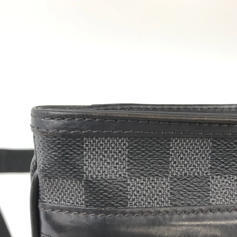 LOUIS VUITTON Shoulder Bag