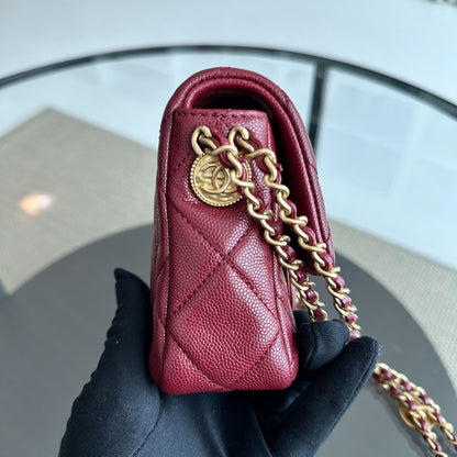 *Microchip* Caviar 2022 Mini Rectangular Quilted Twist Your Buttons Flap Burgundy GHW