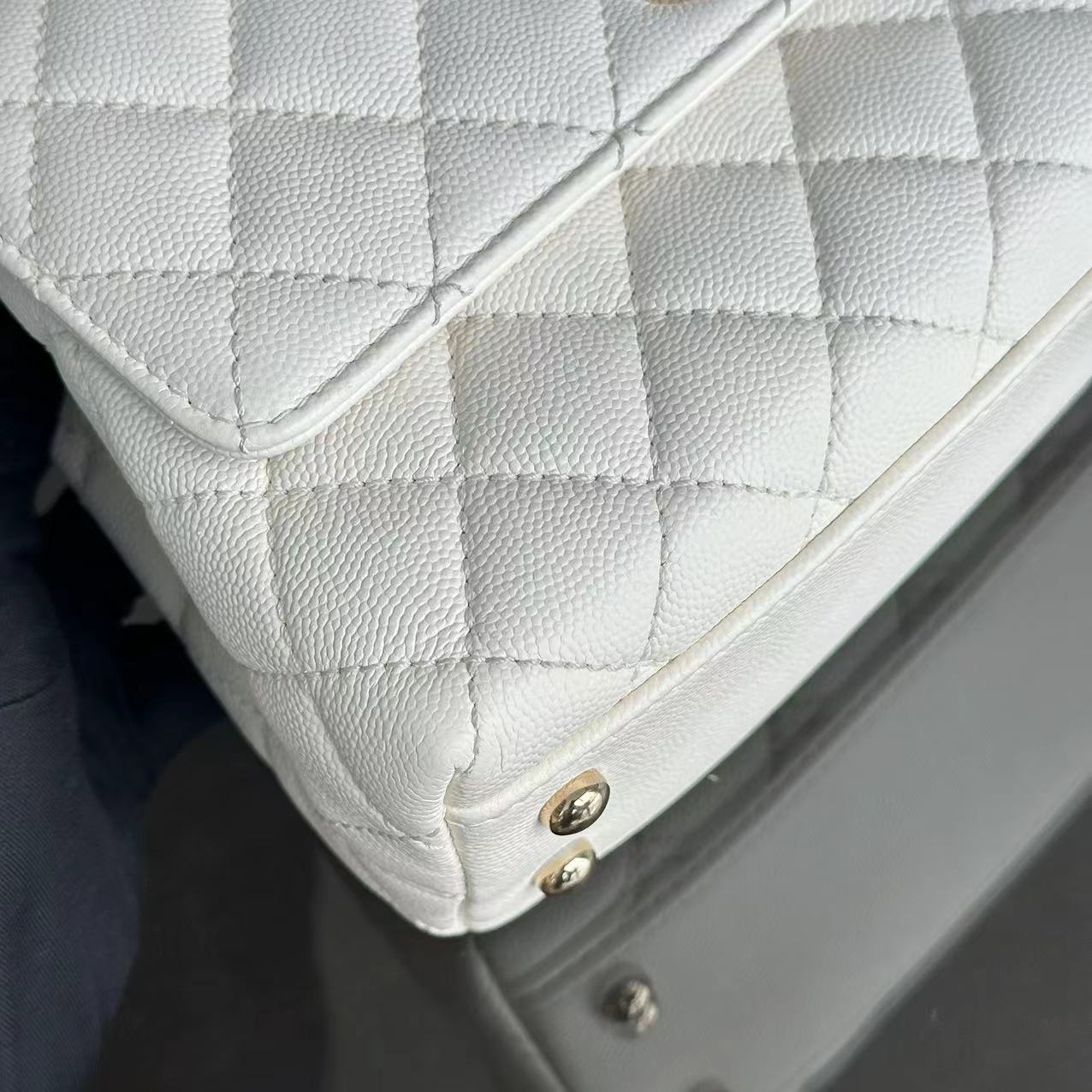 *Microchip* Caviar Coco Handle Small Quilted Calfskin Microchip White GHW