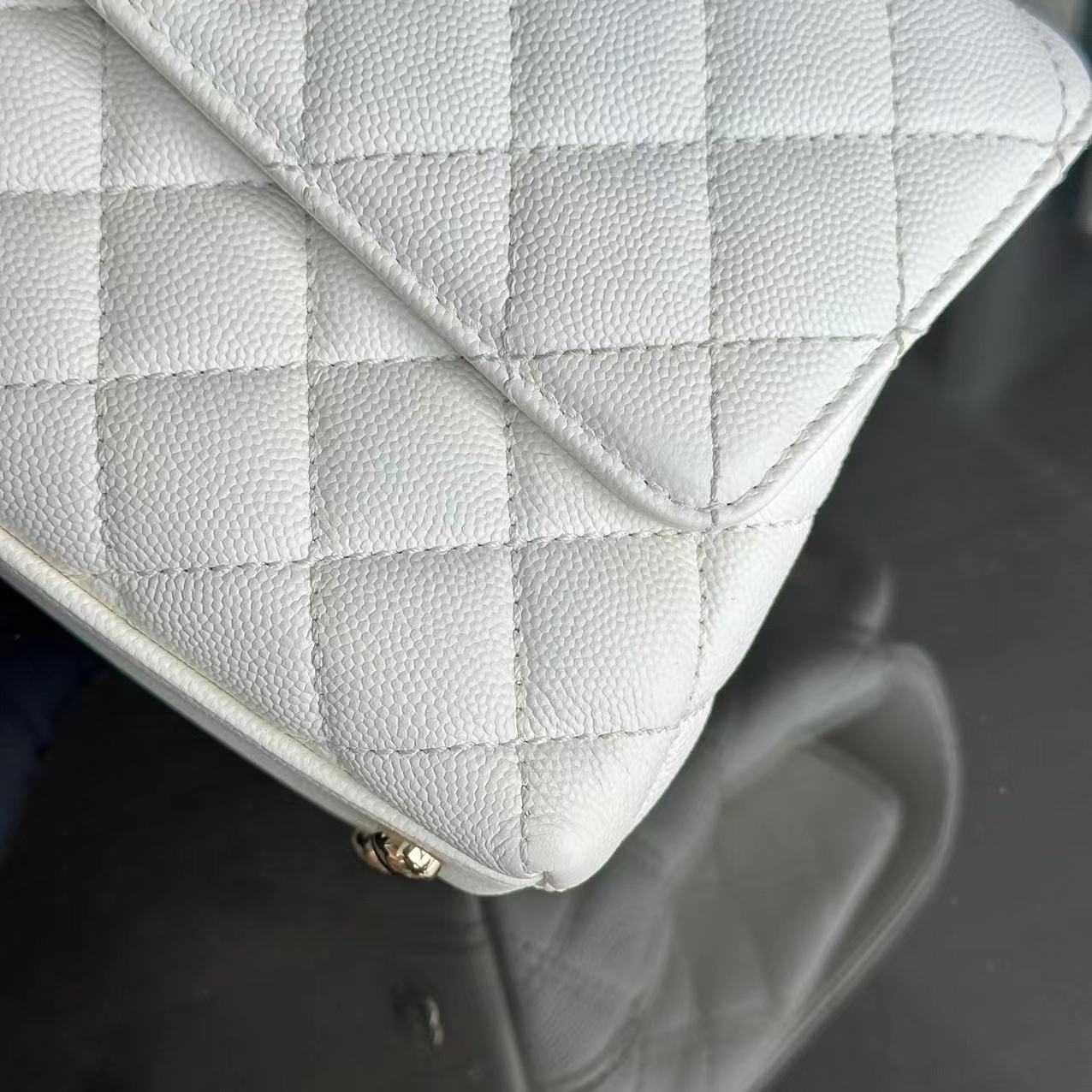 *Microchip* Caviar Coco Handle Small Quilted Calfskin Microchip White GHW