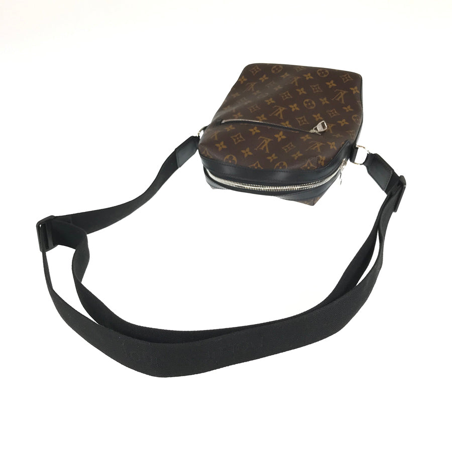 LOUIS VUITTON Shoulder Bag