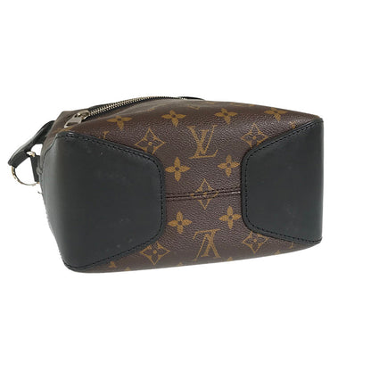 LOUIS VUITTON Shoulder Bag