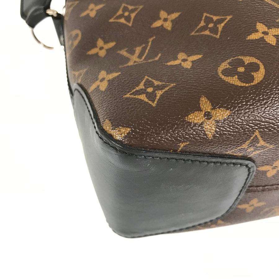 LOUIS VUITTON Shoulder Bag