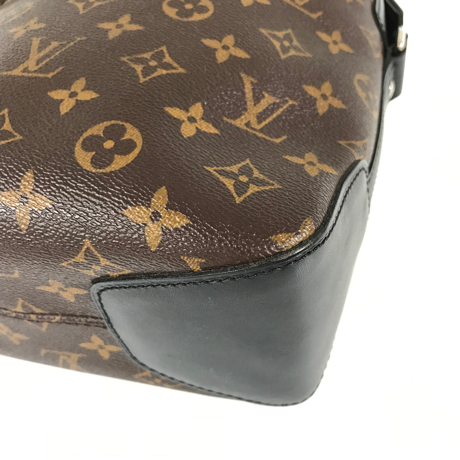 LOUIS VUITTON Shoulder Bag