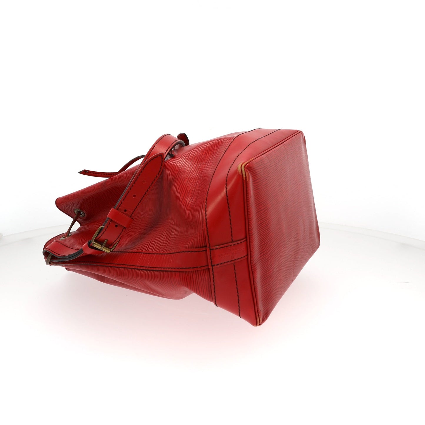 LOUIS VUITTON Noe Shoulder Bag in Red Leather