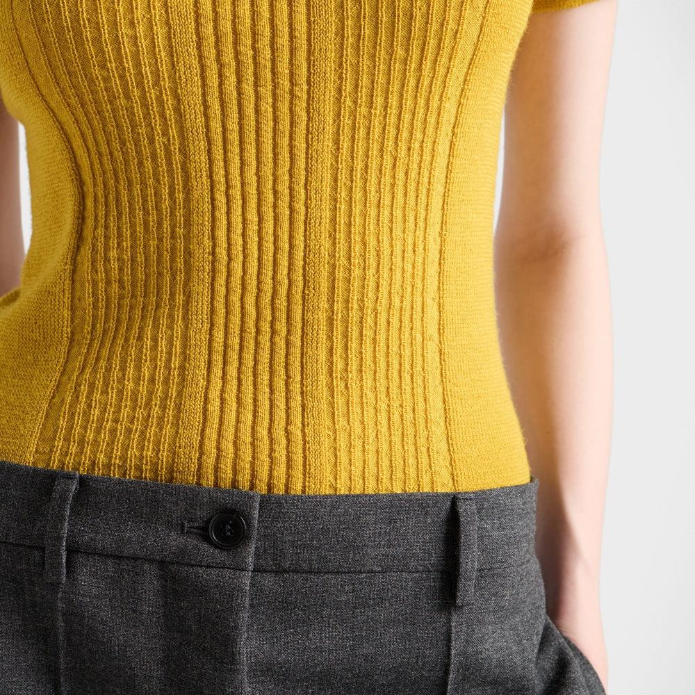 Short-sleeved wool knit sweater with pendants