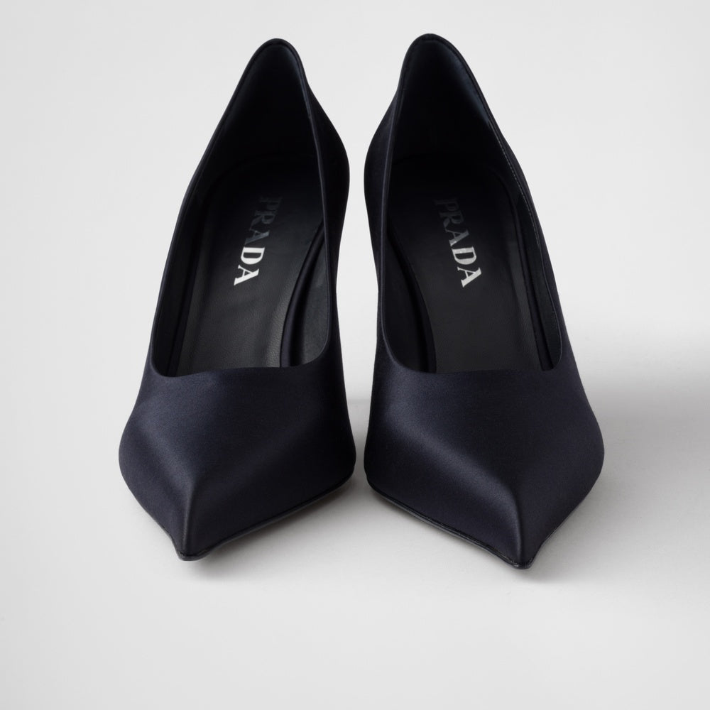 Satin pumps
