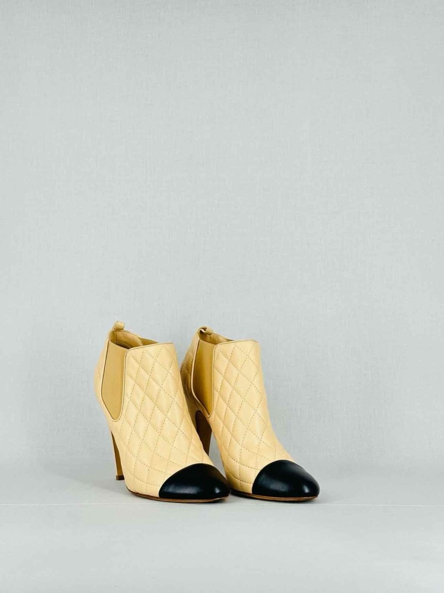CHANEL Beige w/ Black Quilted Size EU 41C Booties