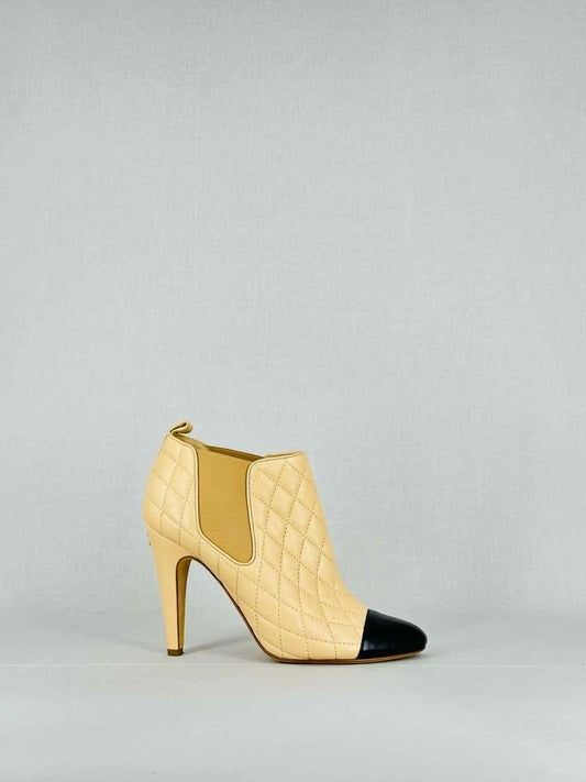 CHANEL Beige w/ Black Quilted Size EU 41C Booties