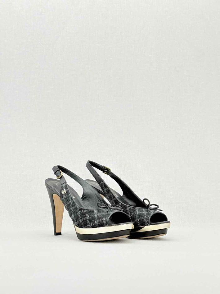 CHANEL Black Size EU 39 Slingbacks