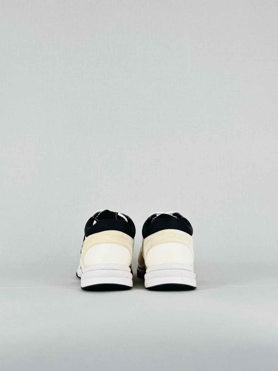 CHANEL REV White w/ Black CC Logo Size EU 35.5 Sneakers