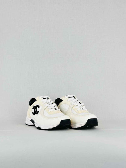 CHANEL REV White w/ Black CC Logo Size EU 35.5 Sneakers
