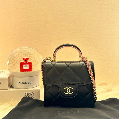 preloved HB10782 Chanel bag with microchipped