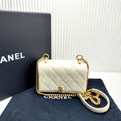 Chanel  Pearl  Quilted White Leather Gold Chain Flap Bag Medium