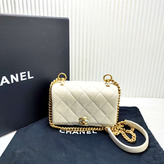 Chanel  Pearl  Quilted White Leather Gold Chain Flap Bag Medium