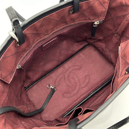 Chanel Black Leather Quilted Shoulder Bag Medium