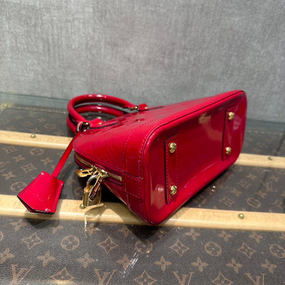 Louis Vuitton Vernis Alma BB Red Leather Handbag 23x17x11cm