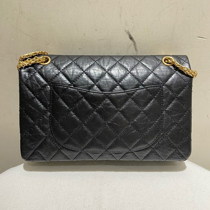 CHANEL . BLACK WRINKLE LEATHER FLAP BAG GOLD CHAIN STRAP