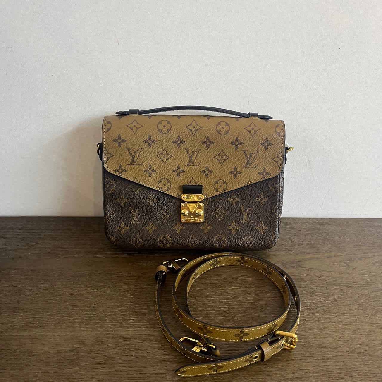 Louis Vuitton Pochette Metis Monogram Canvas Beige Medium
