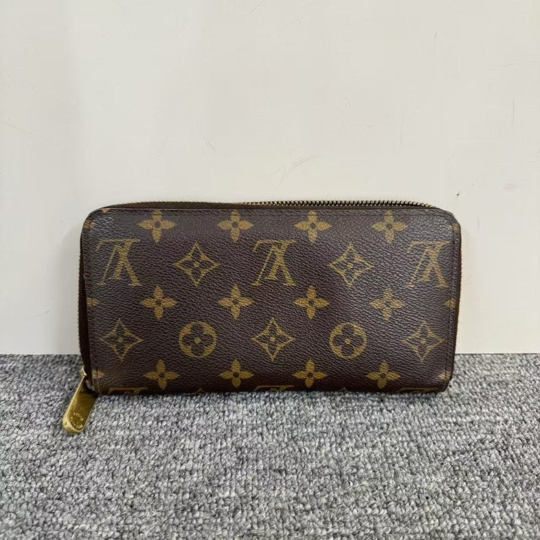 Louis Vuitton Monogram Illustration Brown Clutch