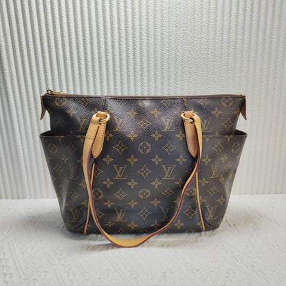 Louis Vuitton Monogram Canvas Tote Bag in Brown