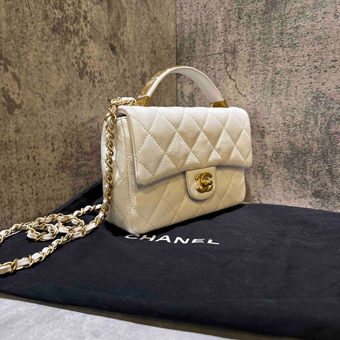 🛍️Preloved Chanel 24p seasonal style handlebag