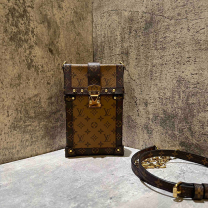 🎀Louis Vuitton trunk vertical phone bag (microchip)