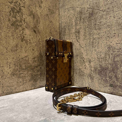 🎀Louis Vuitton trunk vertical phone bag (microchip)
