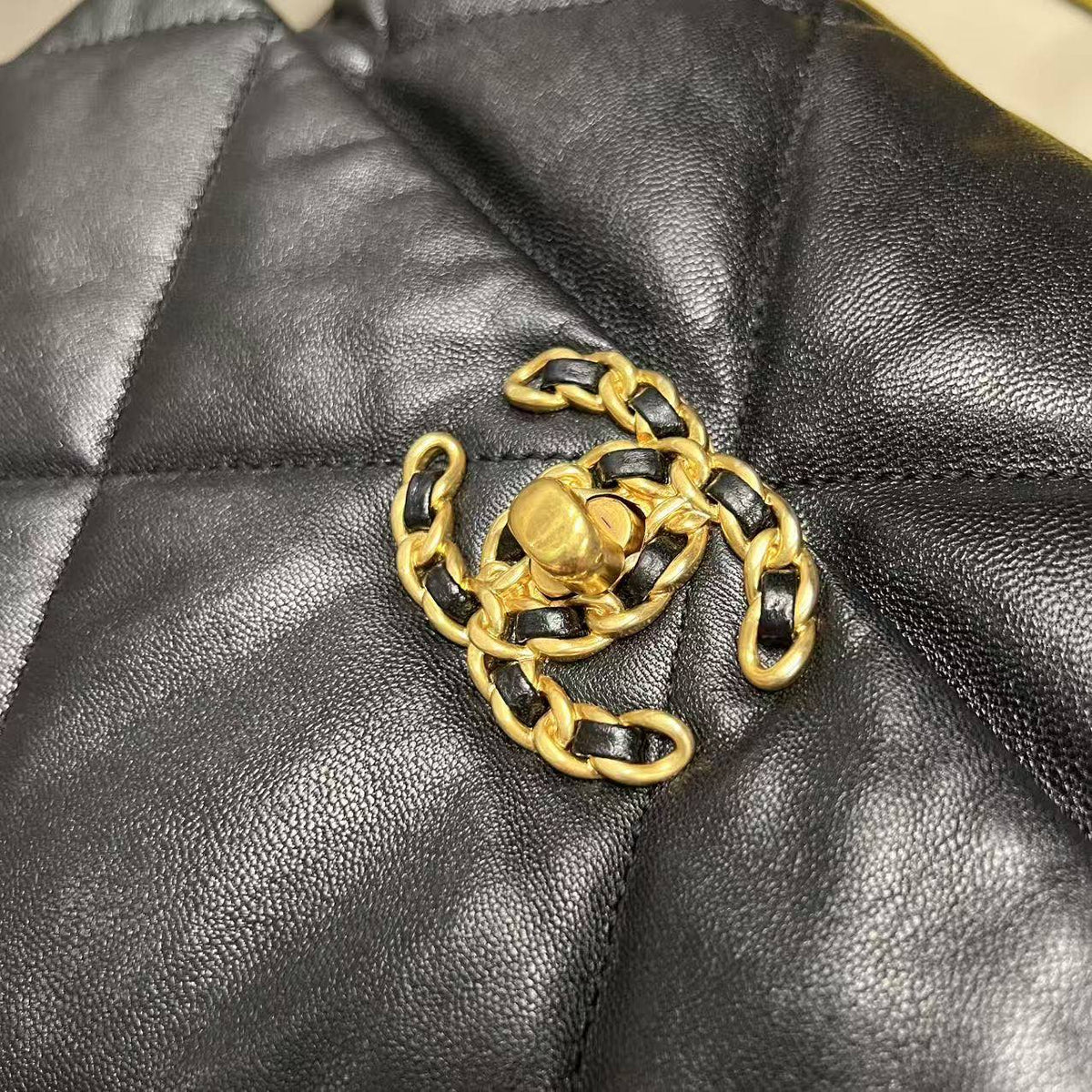 Chanel  Flap Bag Black Leather Shoulder Bag Medium