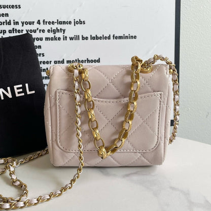Preloved💕 Chanel Kiss Lock mini () #