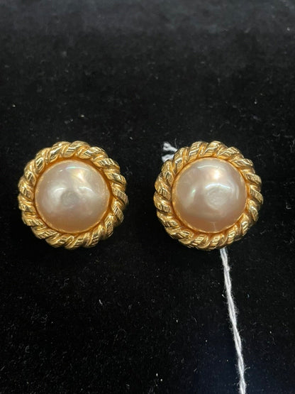 Chanel Vintage Clip-On Earrings Gold Pearl Style