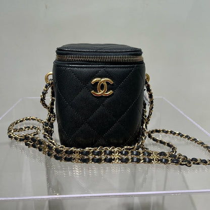 Chanel k Vanity Case in Black Leather with Gold Hardware - Crossbody Bag