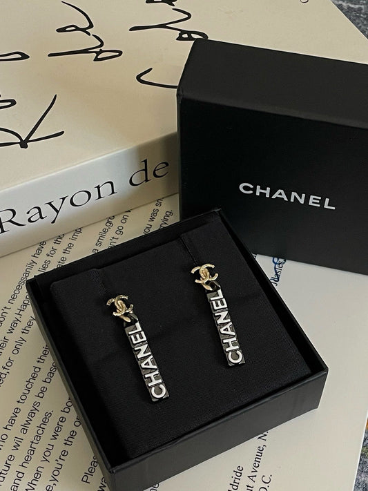 Preloved💕 Chanel CC plate earrings #