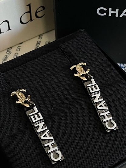 Preloved💕 Chanel CC plate earrings #