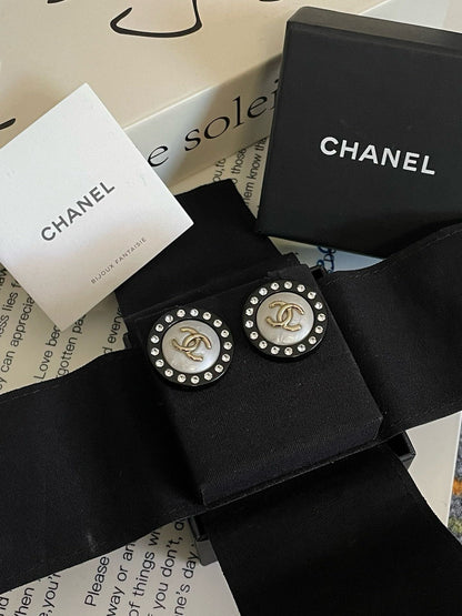 Preloved💕 Chanel CC Pearl earrings #