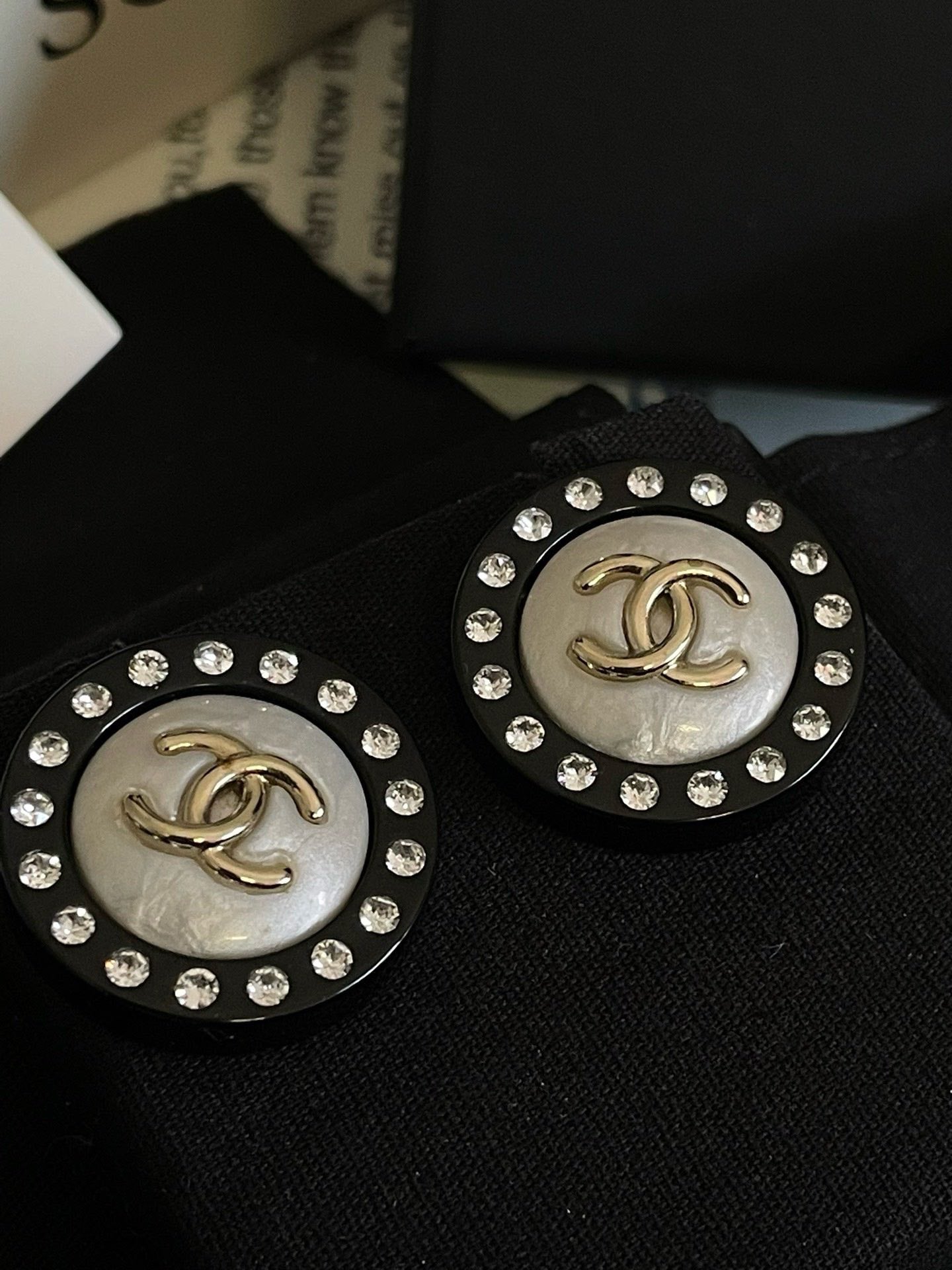 Preloved💕 Chanel CC Pearl earrings #